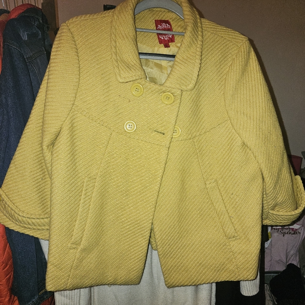 Yellow 3/4 sleeve jacket